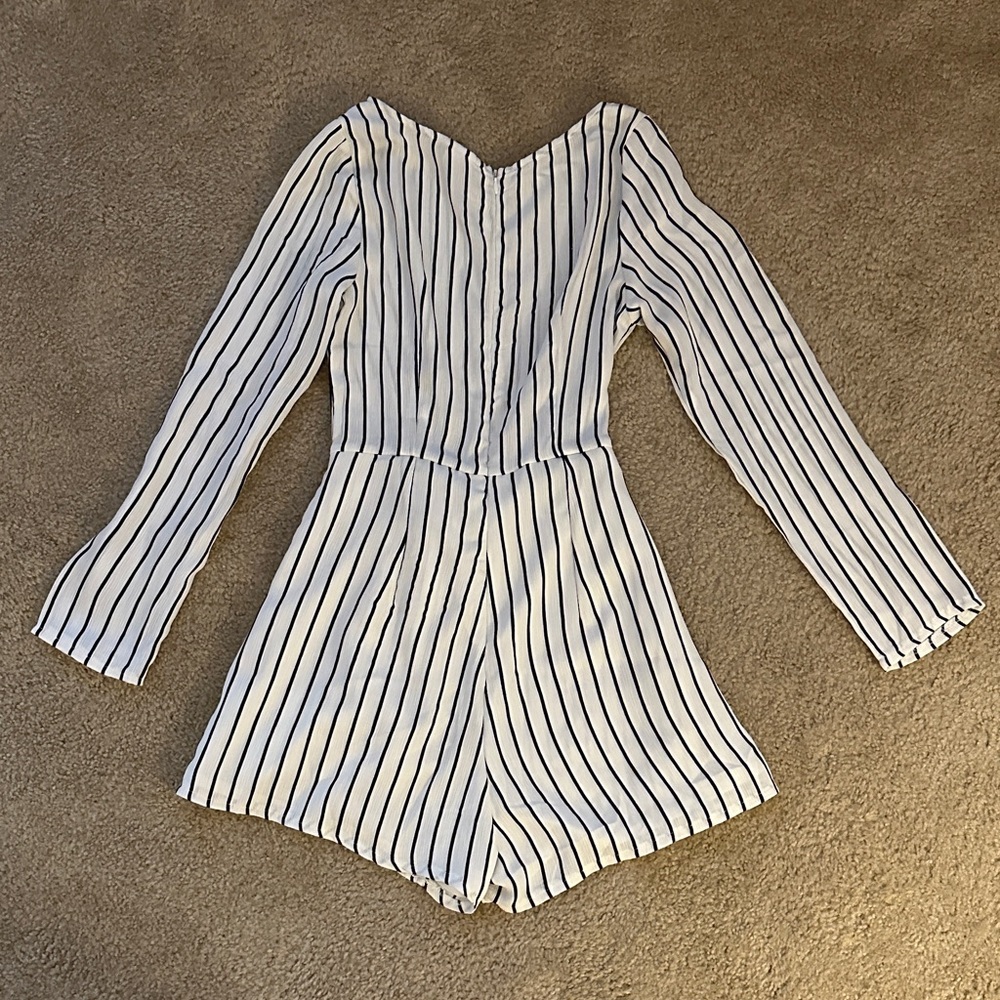 Selfie Leslie Black and White Long Sleeve Romper - Picture 4 of 4